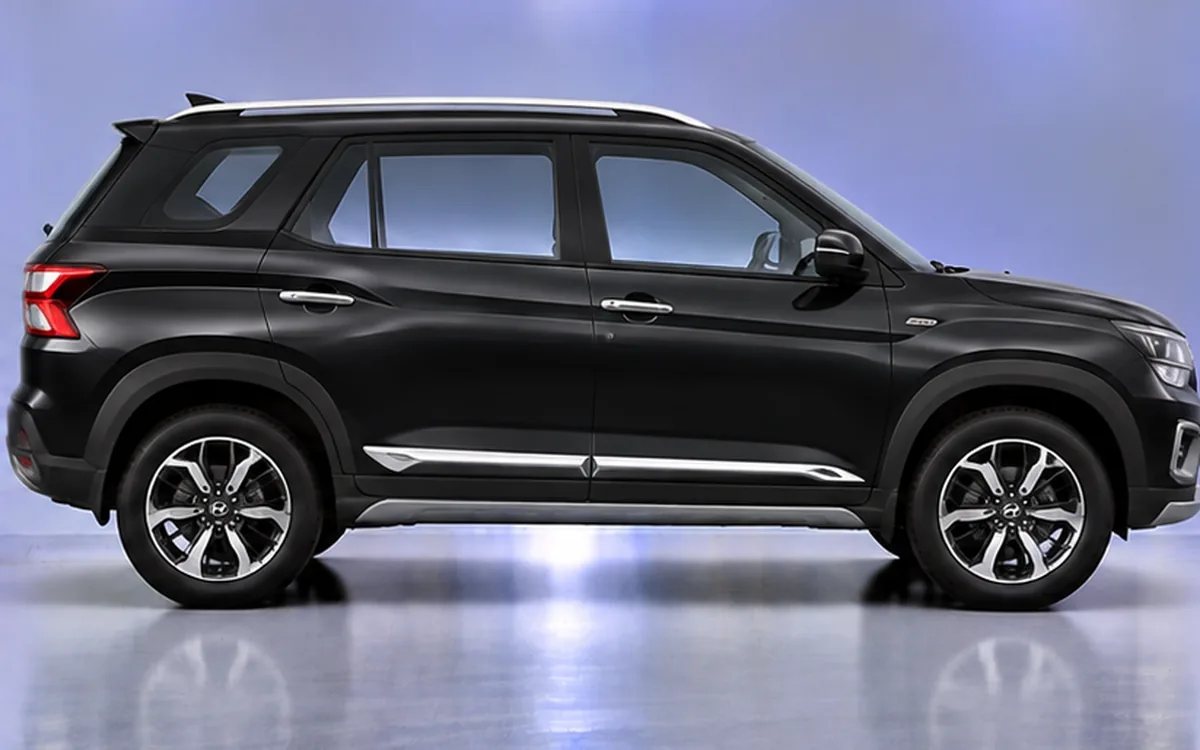 Maruti Suzuki Brezza, Half Chrome beading