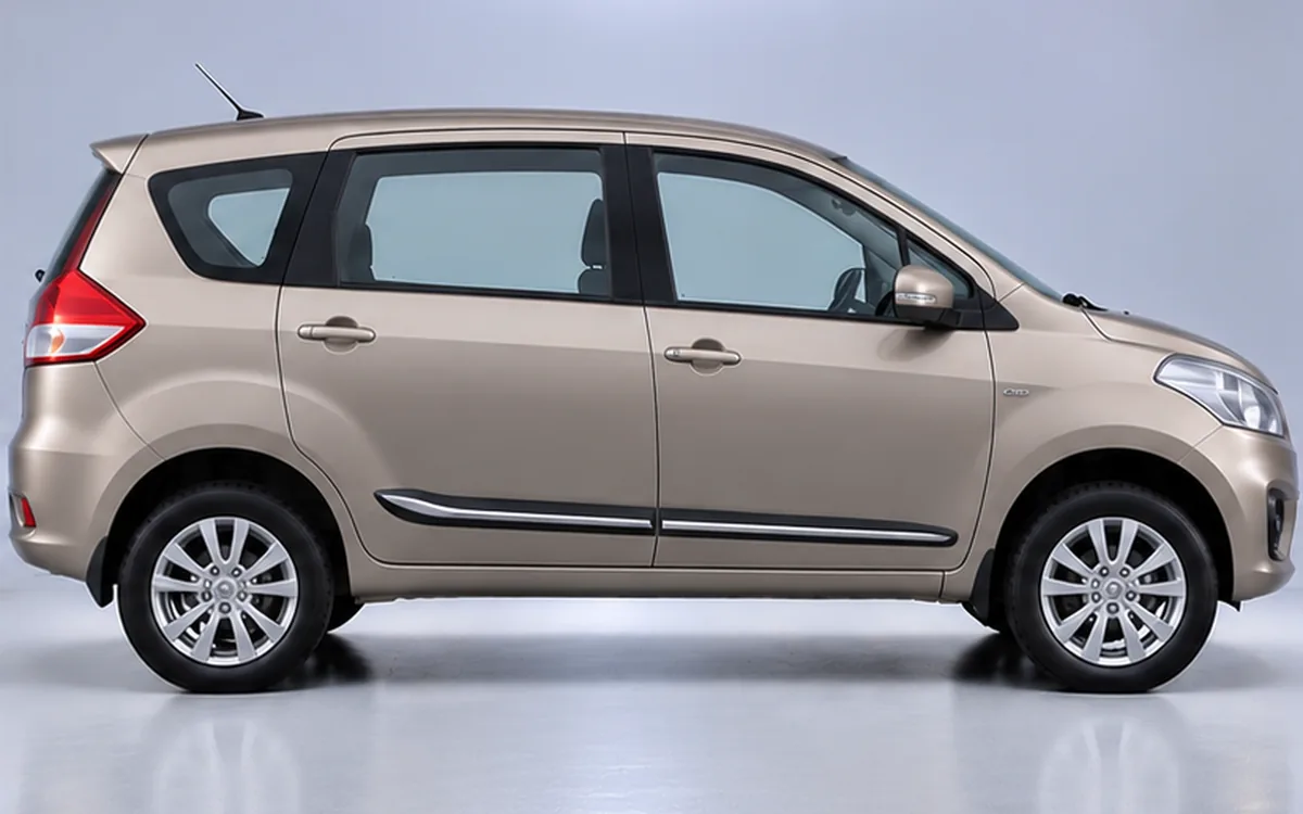 Maruti Suzuki Ertiga, Chrome Line · Black beading