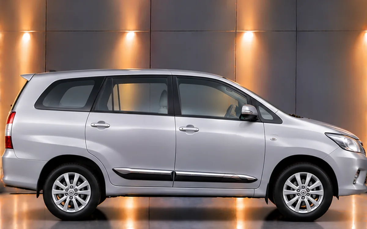 Toyota Innova, Half Chrome · Type 4 beading