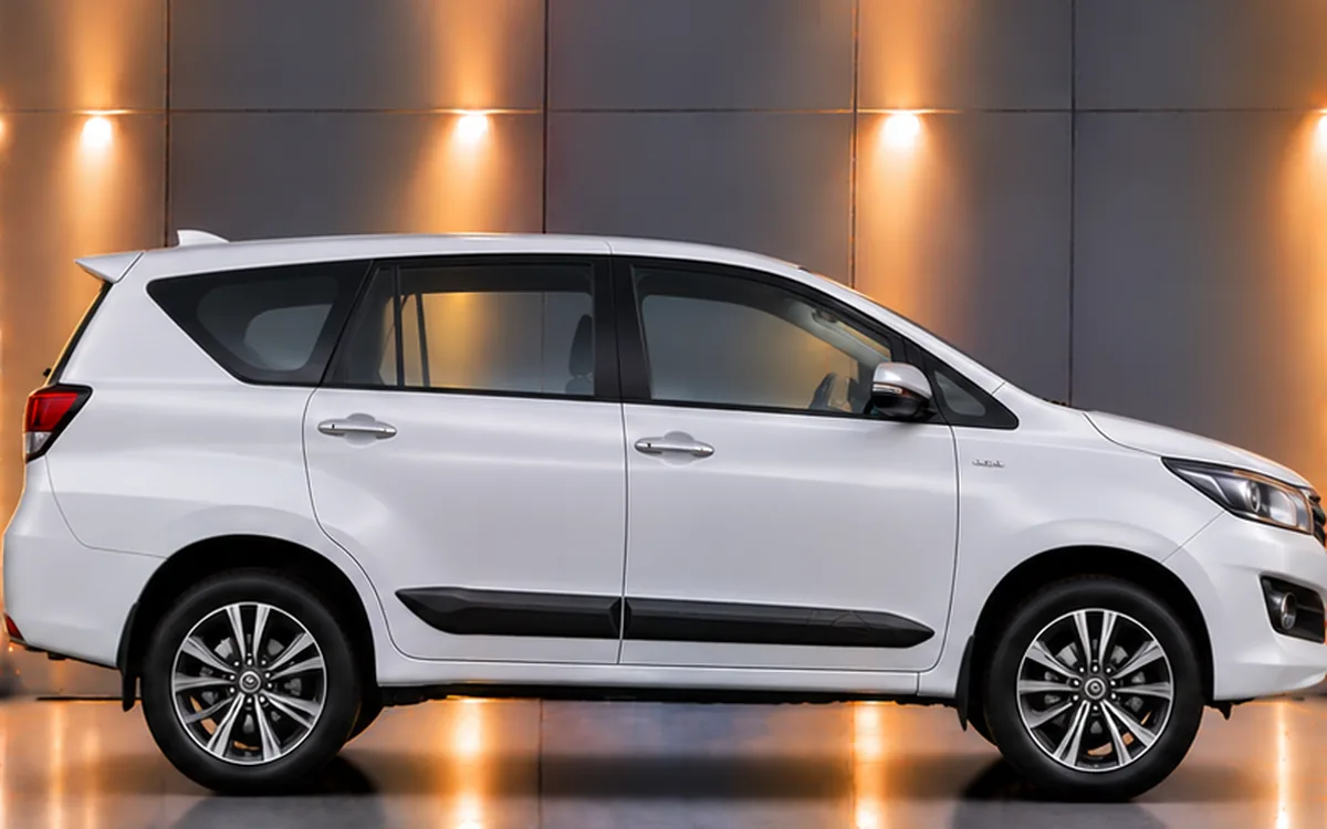 Toyota Innova Crysta, Black beading