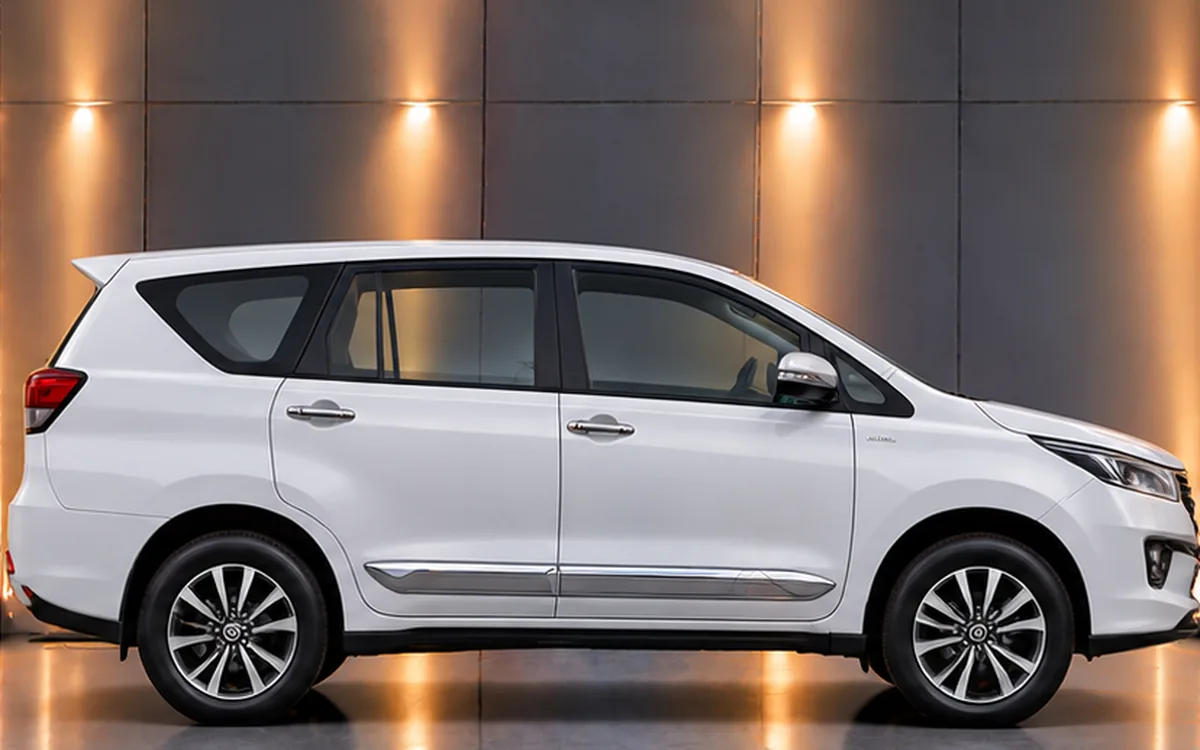 Toyota Innova Crysta, Full Chrome beading