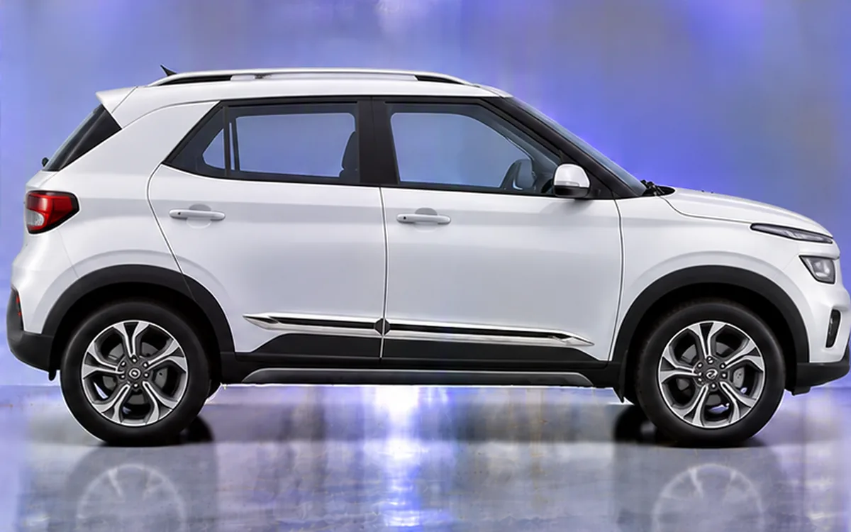 Hyundai Venue, Full Chrome beading
